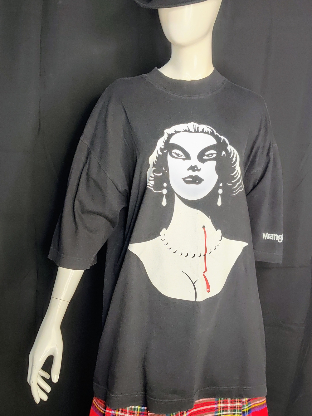 Vintage Rare! Wrangler Black Graphic Tee w/ Horror Vampiric Portrait